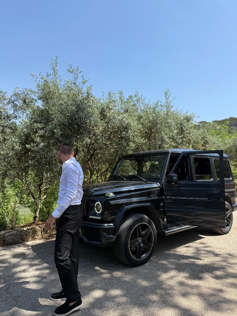 Founder standing next to a Mercedes G-Wagon
